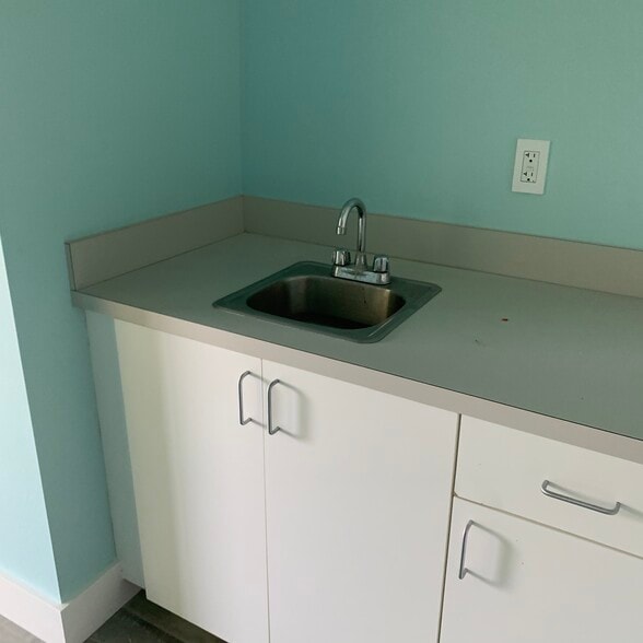 More Photos Of 17001 Alico Commerce Ct, Fort Myers Warehouse For Lease