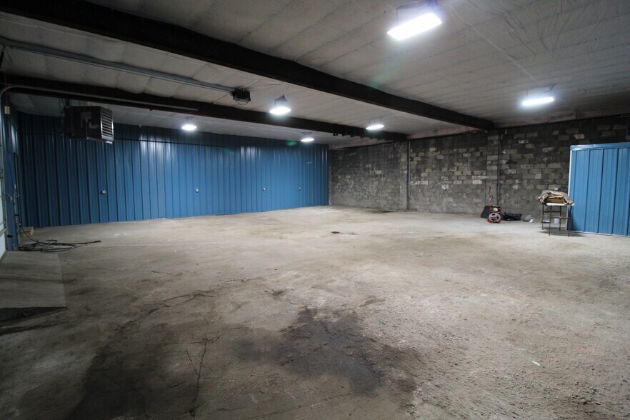 More Photos Of 1025 S 11th St, Kansas City Warehouse For Lease
