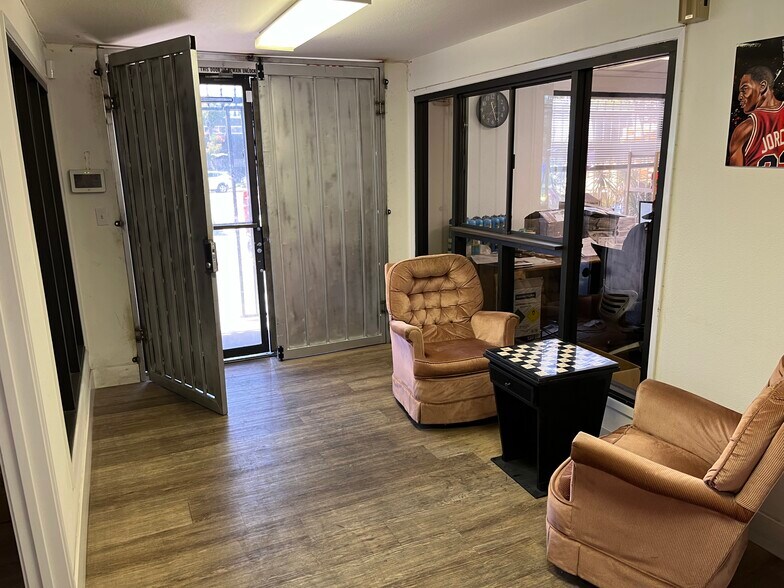 More Photos Of 18307 Napa St, Northridge Warehouse For Lease