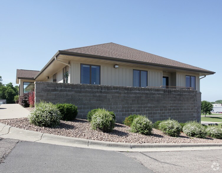 More Photos Of 40 Good Counsel Dr, Mankato Office For Sale