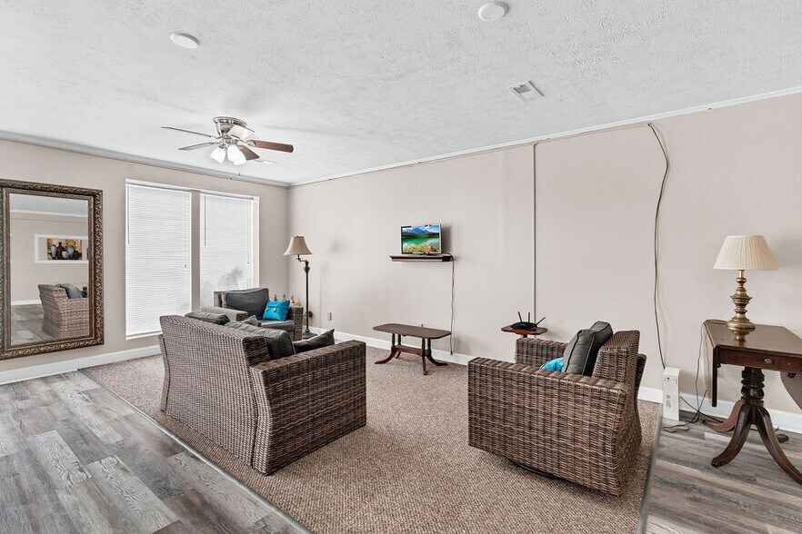 More Photos Of 973 W Main St, Abingdon Specialty For Sale