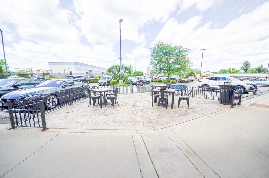 More Photos Of 425-445 Lake St, Addison Unknown For Lease