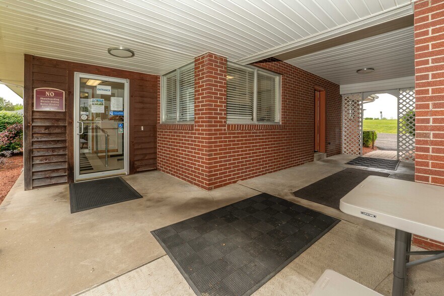 More Photos Of 711 N Pike St, Grafton Office For Sale