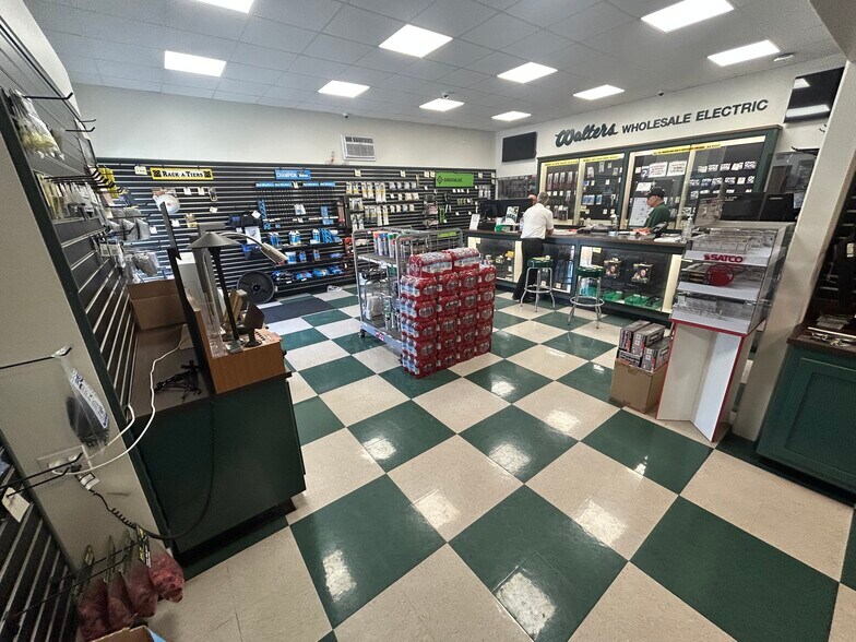 More Photos Of 490 E Easy St, Simi Valley Warehouse For Lease