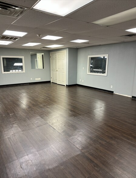 More Photos Of 300 Kitty Hawk Rd, Universal City Unknown For Lease
