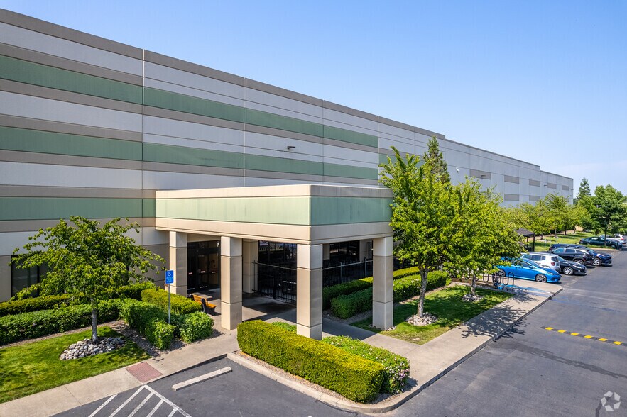 More Photos Of 4999 Depot Ct SE, Salem Distribution For Sale