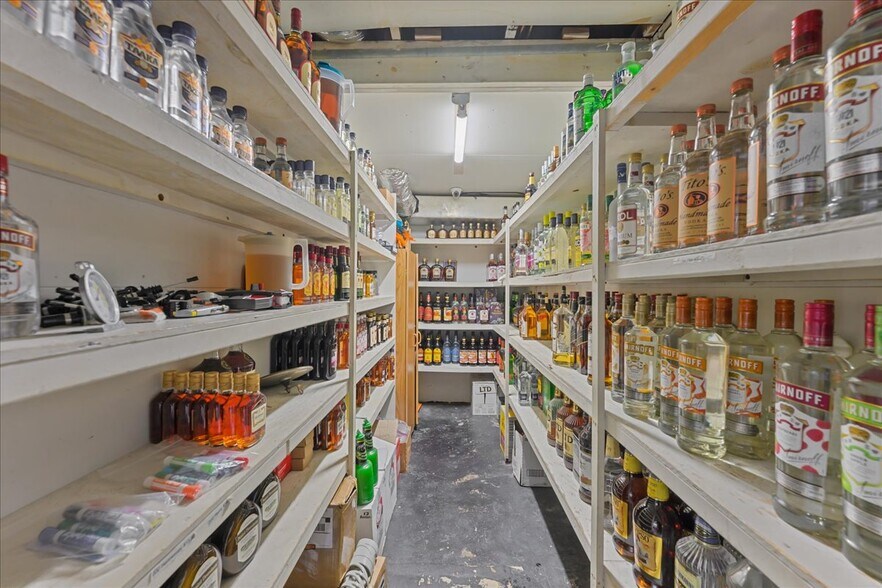 More Photos Of 337 S US Highway 17, East Palatka General Retail For Sale