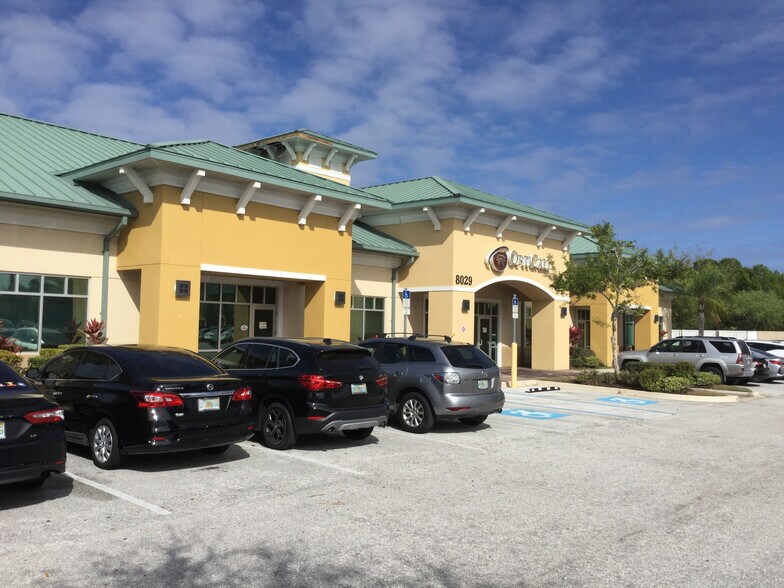 More Photos Of 8039 Cooper Creek Blvd, Bradenton Unknown For Lease
