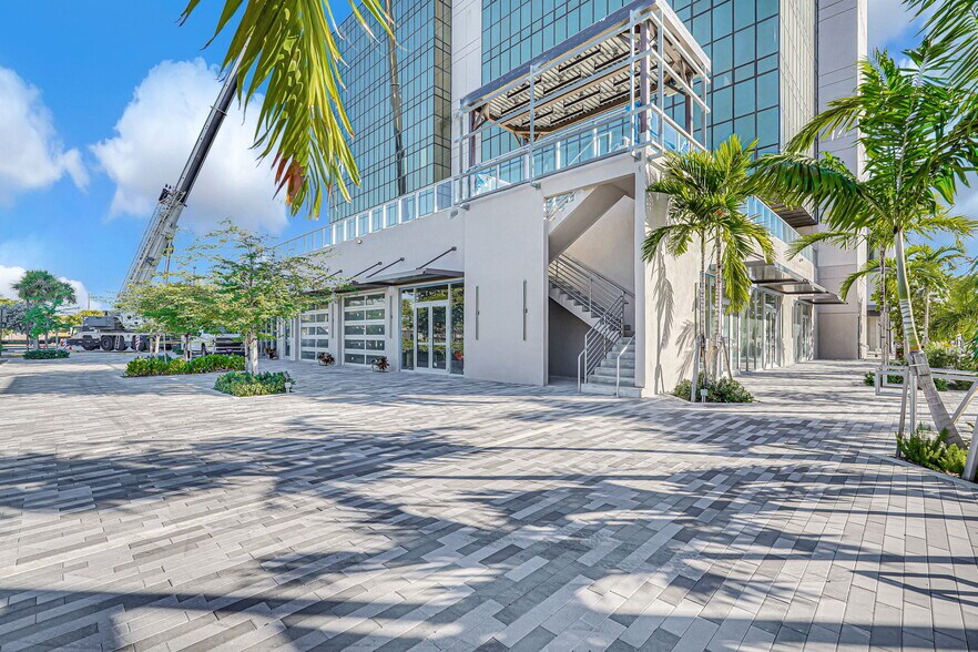 More Photos Of 1909 Tyler St, Hollywood Office For Lease