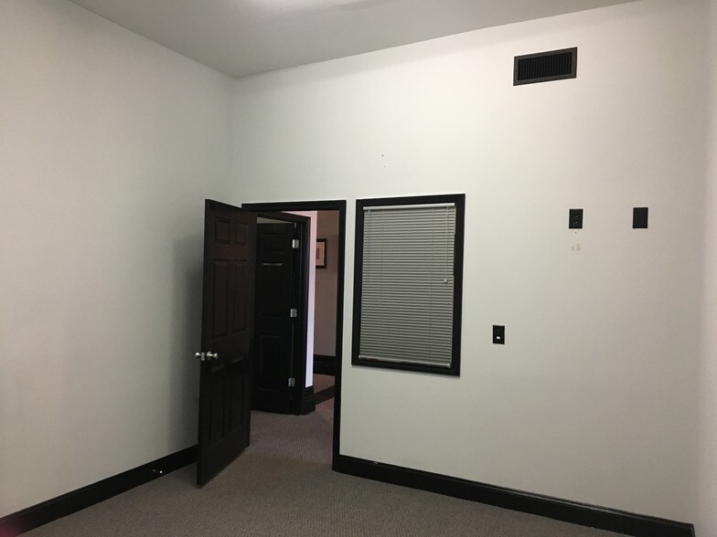 More Photos Of 310-314 E Main Ave, Bowling Green Office For Lease