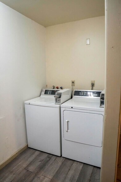 More Photos Of 201 Continental Dr, Junction City Hotel For Sale