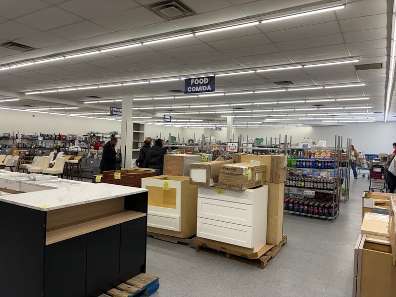 More Photos Of 1725 Dundalk Ave, Baltimore Convenience Store For Sale