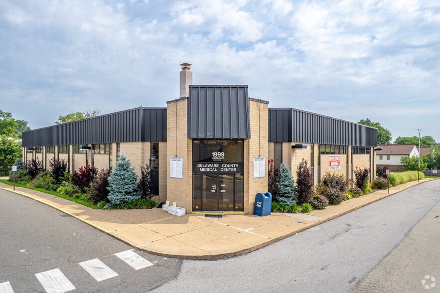 Primary Photo Of 1999 Sproul Rd, Broomall Medical For Lease
