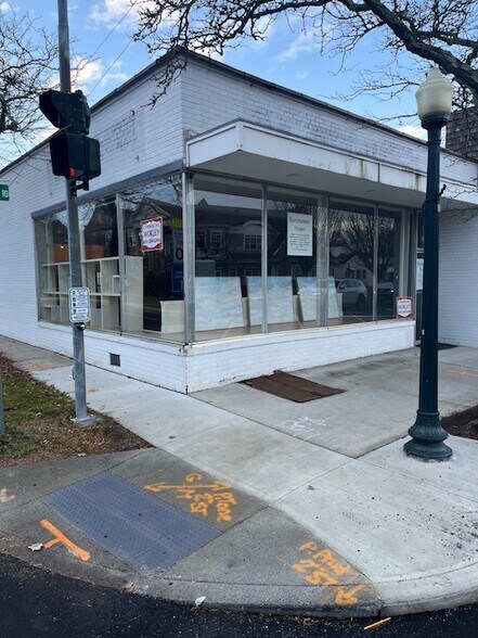 Primary Photo Of 62 Hampton Rd, Southampton General Retail For Lease