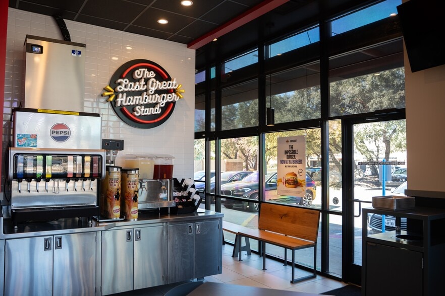 More Photos Of 11075 W IH-10, San Antonio General Retail For Lease
