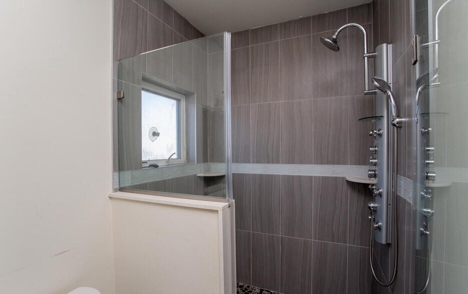 More Photos Of 1860 Frankford Ave, Philadelphia Storefront Retail Residential For Sale