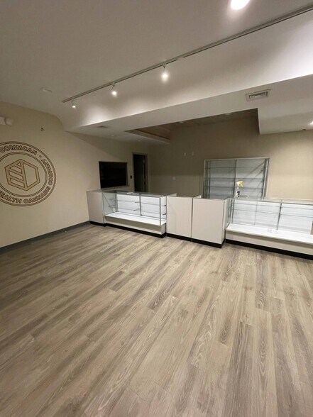 More Photos Of 255 Turnpike Rd, Southborough Freestanding For Lease