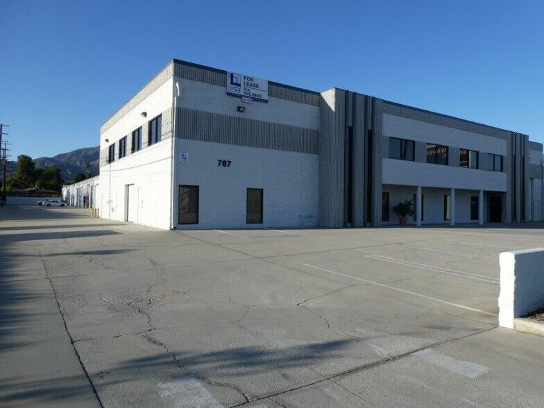 More Photos Of 787 W Woodbury Rd, Altadena Warehouse For Lease