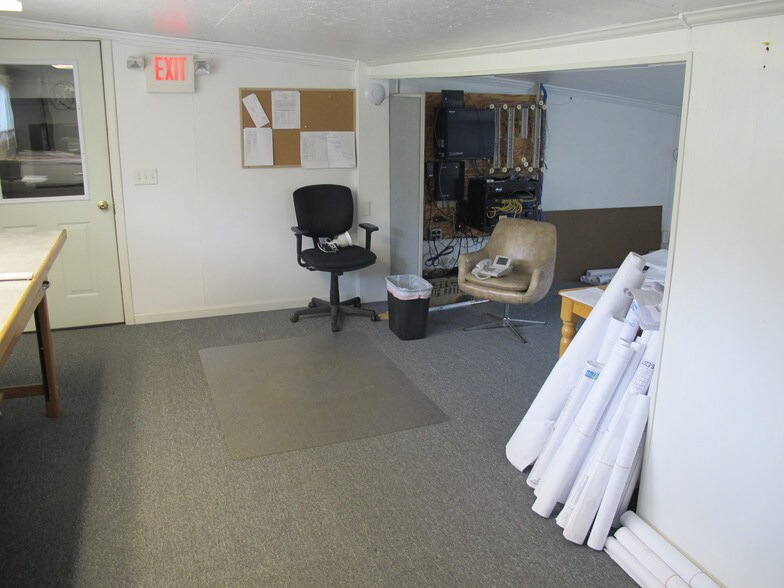 More Photos Of 4056 Marietta Ave, Mount Joy Light Distribution For Lease