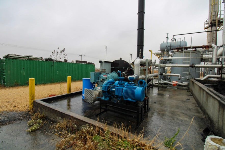 More Photos Of 5640 44th Ave S, Clinton Office For Sale