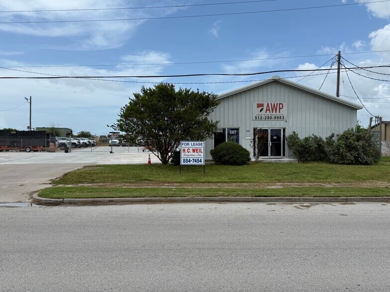 More Photos Of 1818 N Padre Island Dr, Corpus Christi Warehouse For Lease