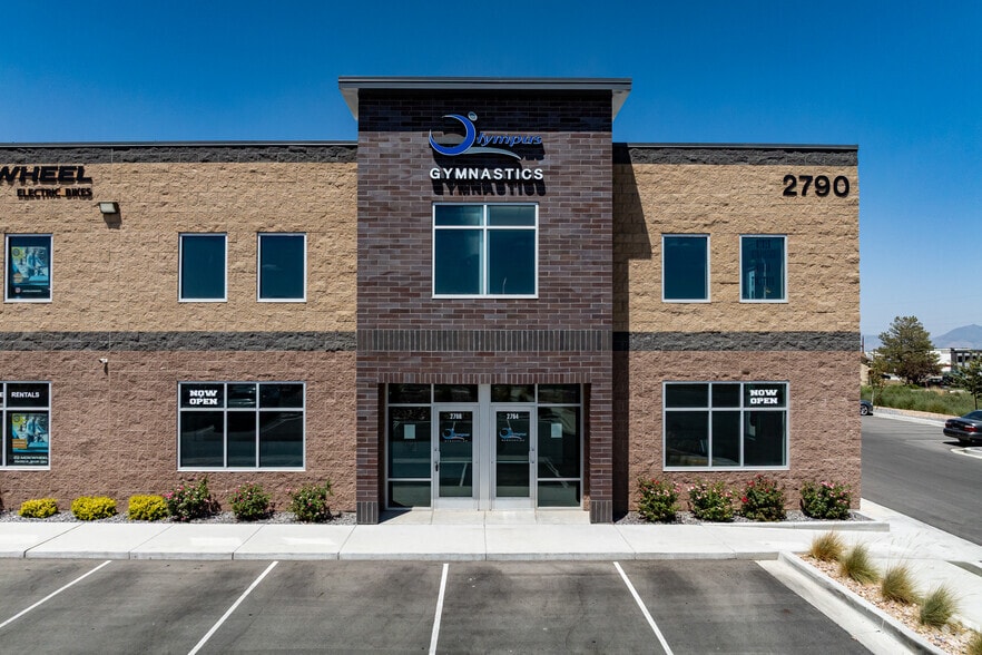 More Photos Of 2764-2808 W 14000 S, Bluffdale Showroom For Lease