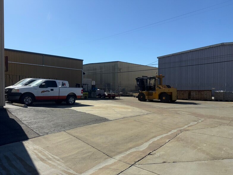 More Photos Of 1360-1366 Burton Ave, Salinas Warehouse For Sale