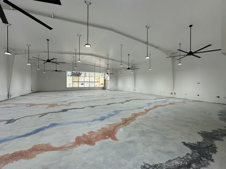 More Photos Of 616 N Main St, Gainesville Warehouse For Sale