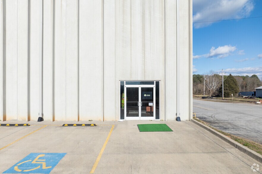 More Photos Of 110 W McCarter Rd, LaFayette Warehouse For Lease