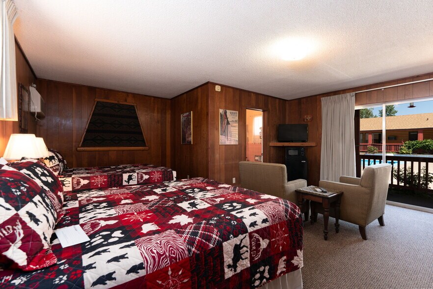More Photos Of 1624 E Main St, Montrose Hotel For Sale