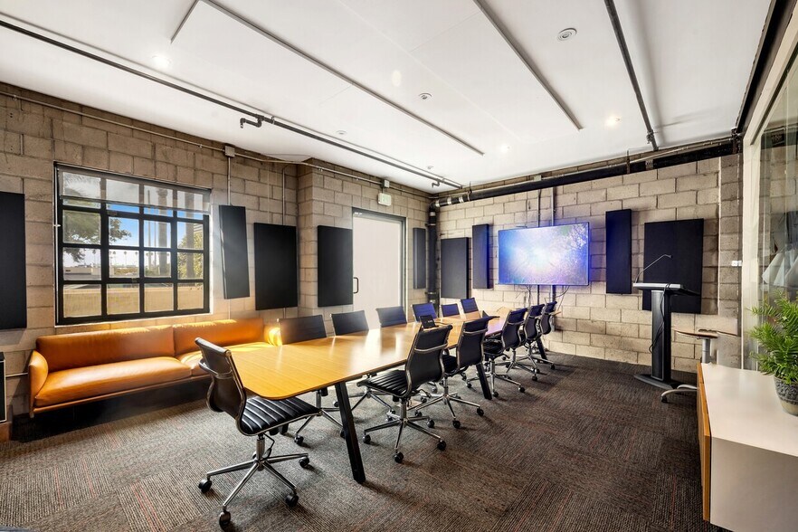 More Photos Of 1615 16th St, Santa Monica Loft Creative Space For Lease