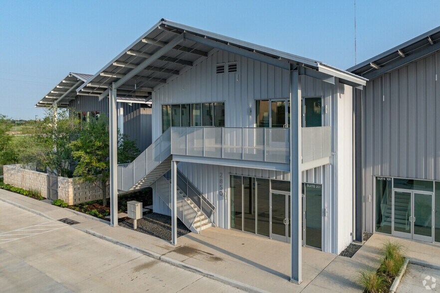 More Photos Of 100 Jensen Dr, Houston Unknown For Lease