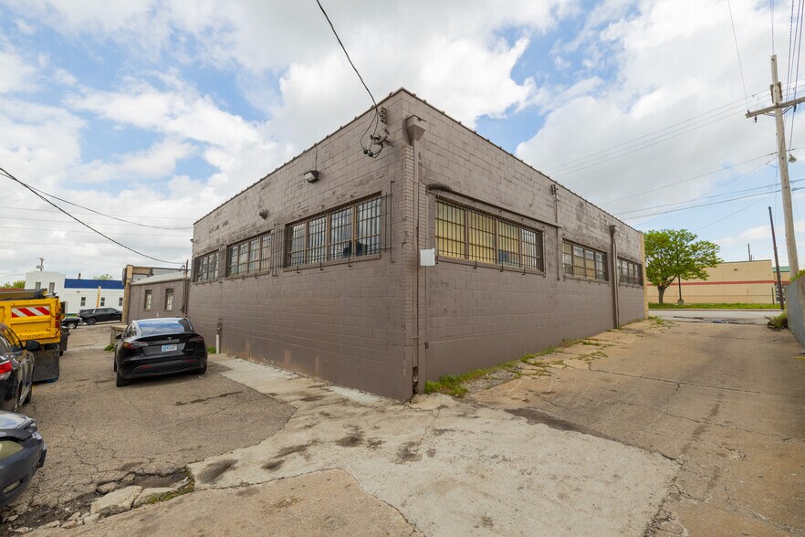 More Photos Of 1016-1020 N 10th St, Kansas City Light Distribution For Sale