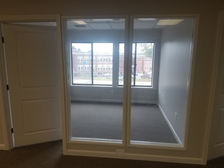 More Photos Of 161-163 Boston Post Rd, Waterford Office For Lease