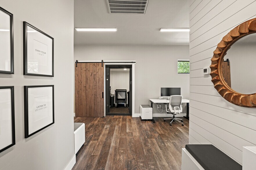 More Photos Of 602 Steve Hawkins Pky, Marble Falls Storefront Retail Office For Lease