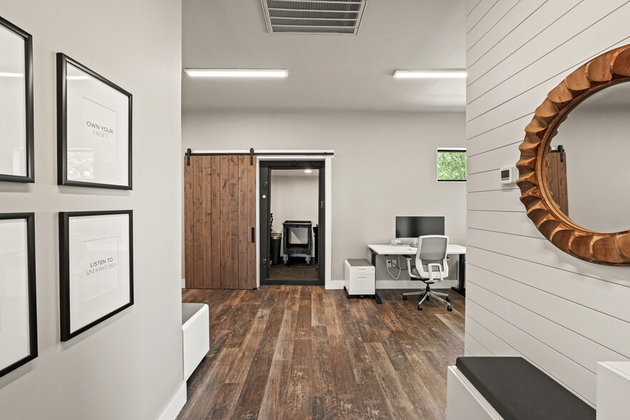 More Photos Of 602 Steve Hawkins Pky, Marble Falls Storefront Retail Office For Lease