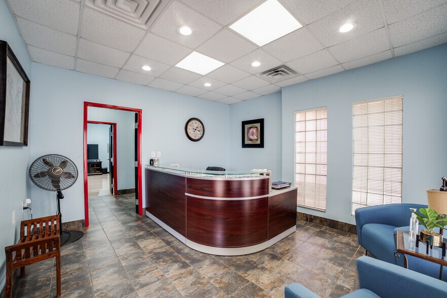 More Photos Of 10835 Gulfdale St, San Antonio Light Distribution For Sale