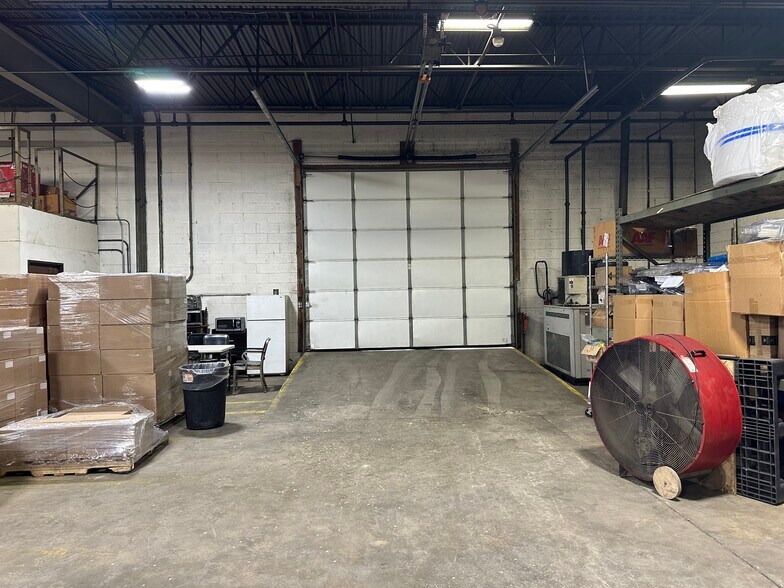 More Photos Of 305 Hankes Ave, Aurora Warehouse For Sale