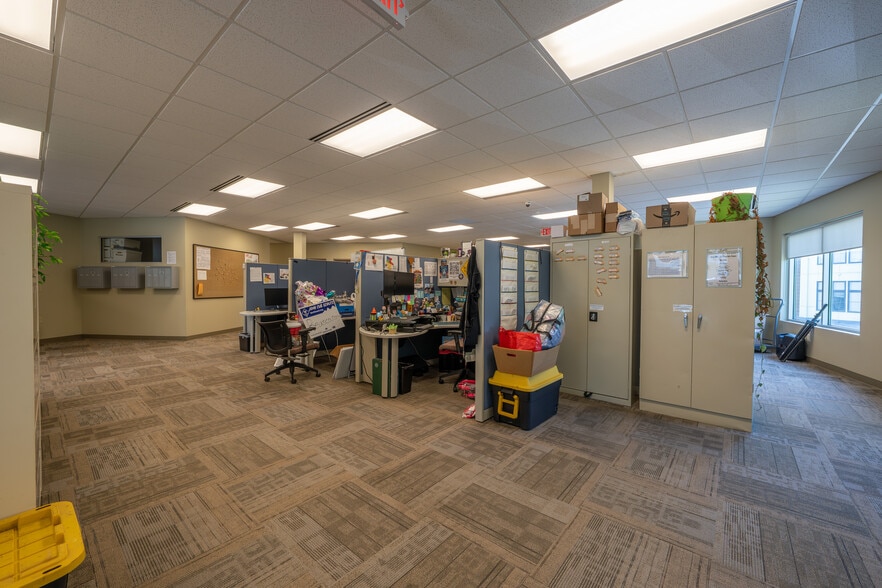 More Photos Of 807 Kinnear Rd, Columbus Medical For Sale