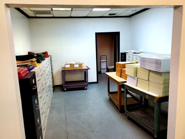 More Photos Of 2908 S Highland Dr, Las Vegas Warehouse For Lease