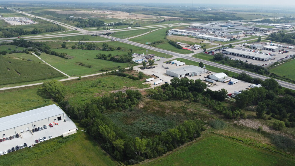 More Photos Of 5535 Arbor Rd, Lincoln Service For Sale