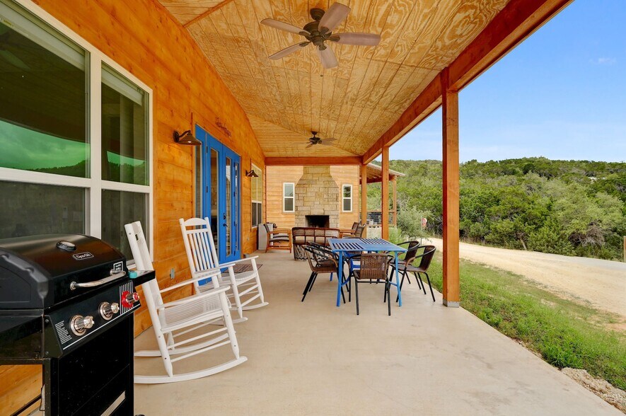 More Photos Of 7400 McGregor Ln, Dripping Springs Hotel For Sale