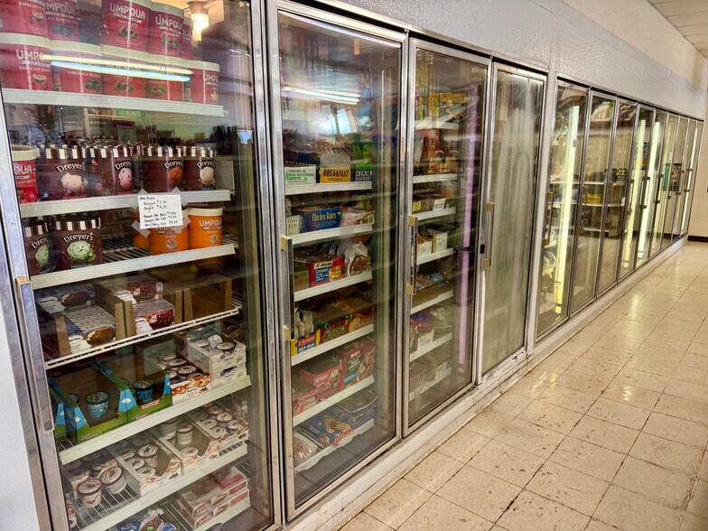 More Photos Of 40 Sherman st, Petrolia General Retail For Sale