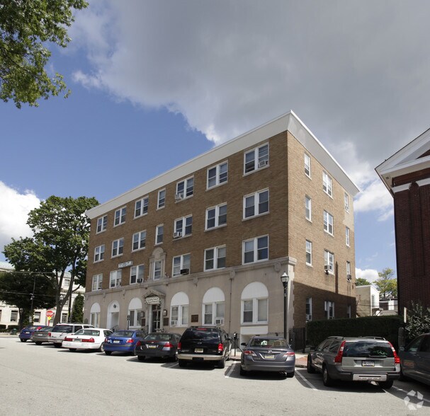 More Photos Of 1-7 Veterans Sq, Media Apartments For Lease