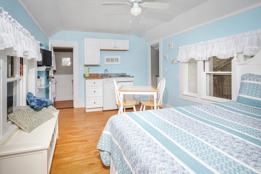 More Photos Of 2 River Rd, Cape Neddick Hospitality For Sale