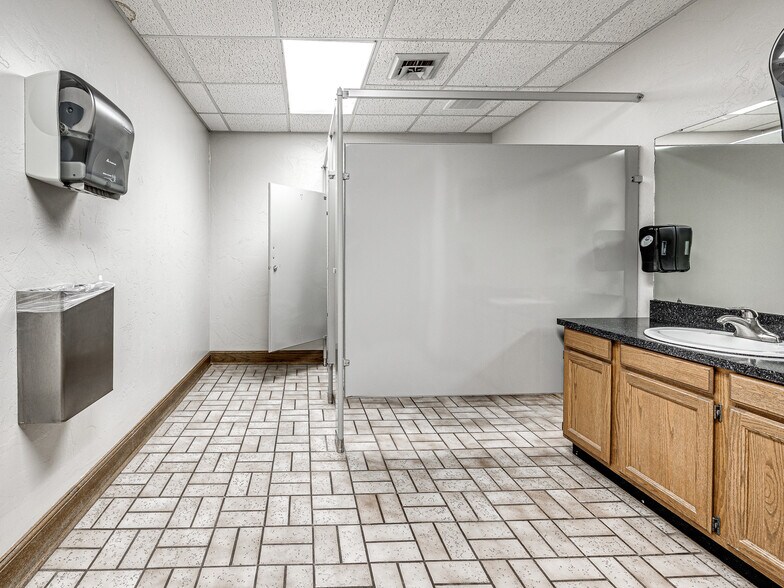 More Photos Of 4900 Richmond Sq, Oklahoma City Medical For Sale