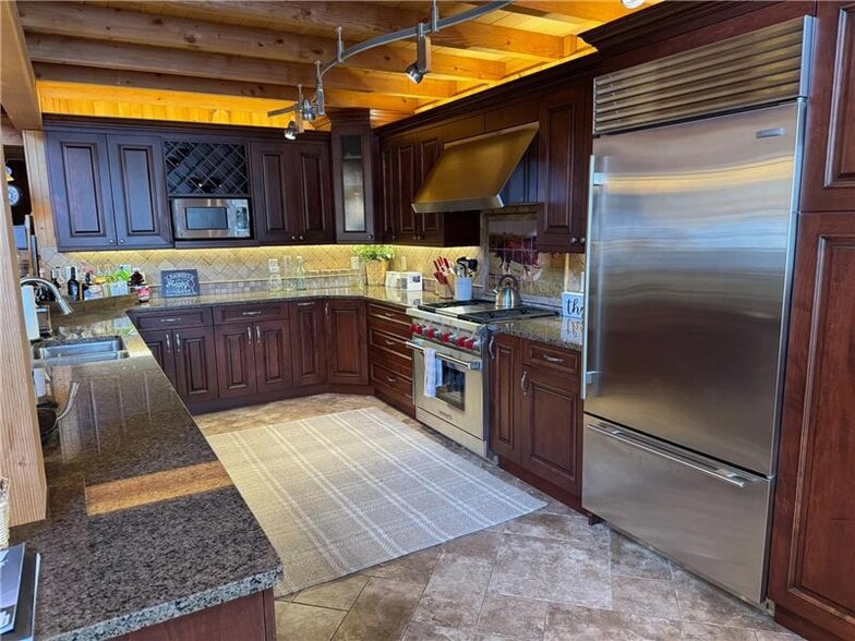 More Photos Of 115 Hilltop Dr, Phoenix Sports And Entertainment For Sale