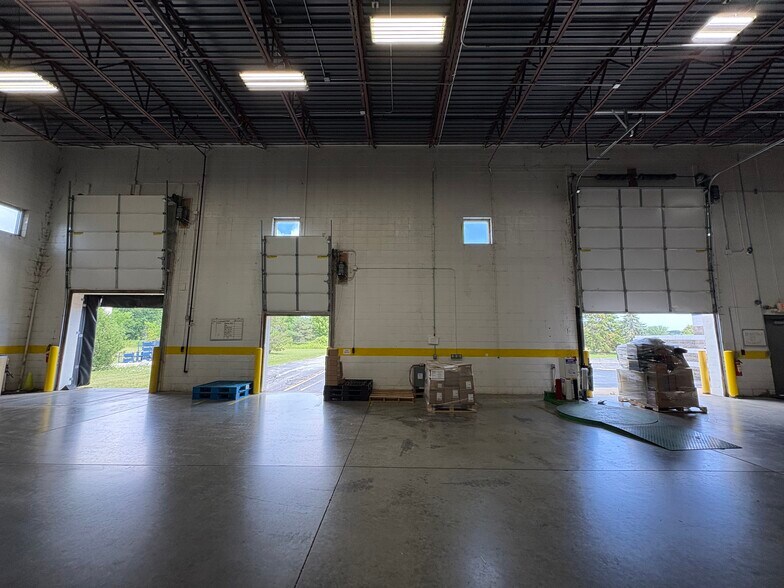 More Photos Of 4640 W Ironwood Dr, Franklin Manufacturing For Sale