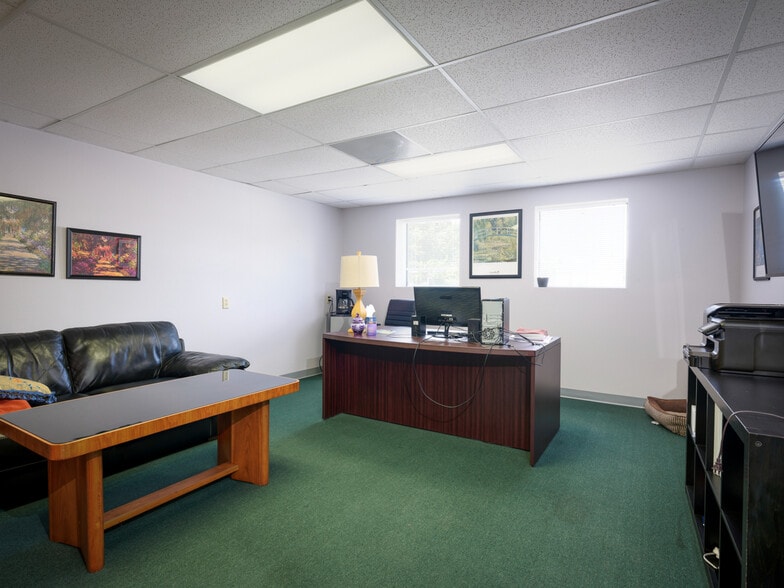 More Photos Of 2229 Whitfield Park Dr, Sarasota Warehouse For Sale