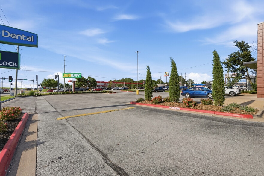 More Photos Of 2111 S Old Missouri Rd, Springdale Unknown For Lease